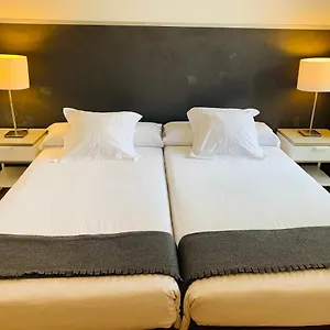 Aptbcn Super Balmes Apartment